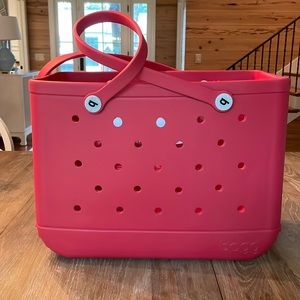 red bogg bag